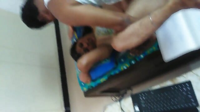 Najljubši :  Majhna japonska porno dama dobi gangbang v tem čudnem prizoru Video posnetki 