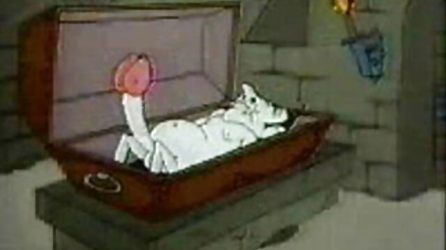 Najljubši :  Dekle uniči in požreče svojo muco Video posnetki 