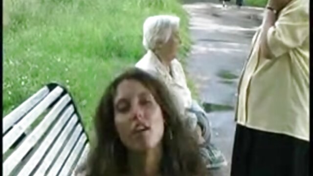 Najljubši :  Drobna ebenovinasta draga Kira Noir se zabije z belcem Video posnetki 