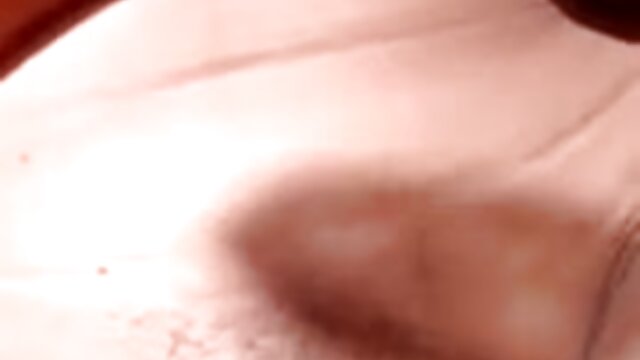 Najljubši :  Blondinka MILF še vedno v dobri formi za hiter seks na kavču Video posnetki 