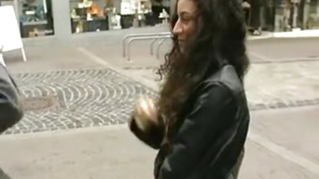 Najljubši :  Tip ima debelega tiča, ki se komaj prilega drobni blondinki Video posnetki 