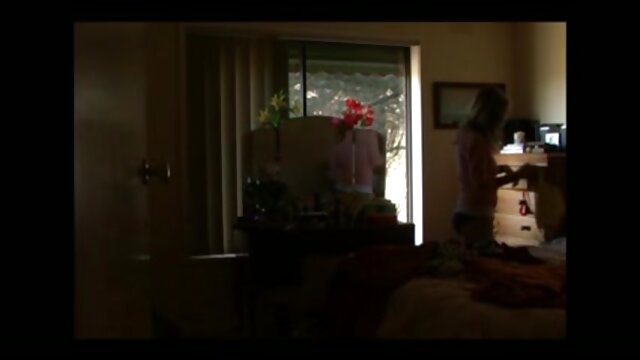 Najljubši :  Kot neusmiljen drill moški prodre v polsestro na kavču Video posnetki 