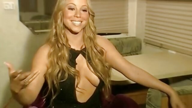 Najljubši :  Blondinka ima velike okrogle joške in velik spolni apetit Video posnetki 