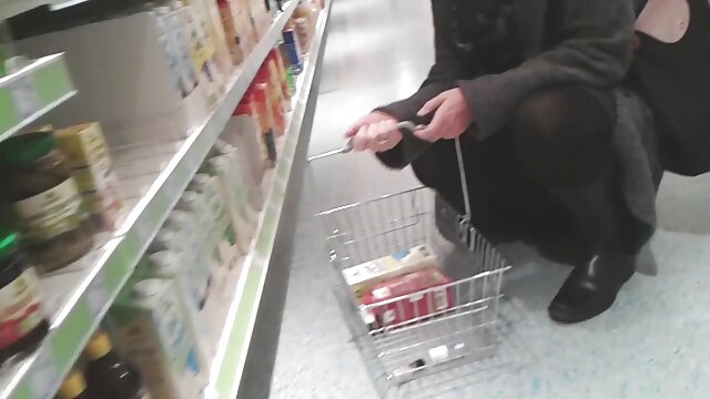 Najljubši :  Petite rdečelaska daje pohoten očetu površno fahanje v dnevni sobi Video posnetki 