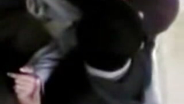 Najljubši :  Kelsi Monroe širi noge za nekaj sladkega JMac kura. Video posnetki 