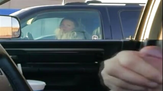 Najljubši :  Lepo plavolaso ​​damo snema njen partner, medtem ko ga sesa Video posnetki 