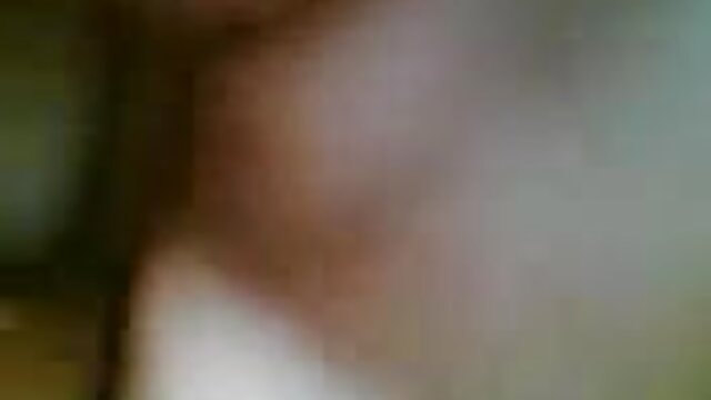 Najljubši :  Elegantna rjavolaska želi Johnnyjevo veliko mesno palico Video posnetki 