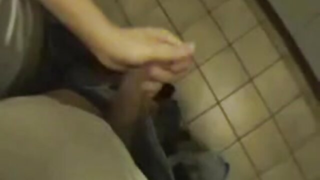 Najljubši :  Blondinka je potegnila svoje hlačke na stran, da bi prejela velik boner Video posnetki 