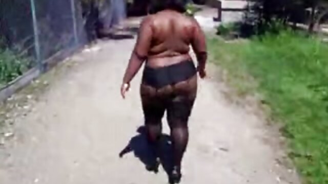 Najljubši :  Petite in lepo latinsko dekle je pokleknil obešen francoski žrebec Video posnetki 