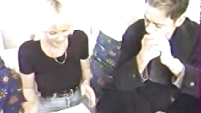 Najljubši :  Blondinko bombasto milf dobi njen mož Video posnetki 