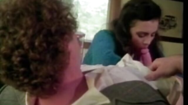 Najljubši :  Tri gonzo dekleta se jebajo na prostem v gozdu Video posnetki 