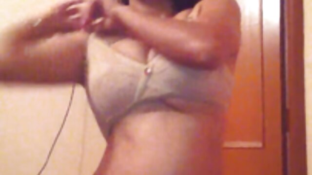 Najljubši :  Suha, ljubka azijska kurba obožuje tri kurje naenkrat Video posnetki 