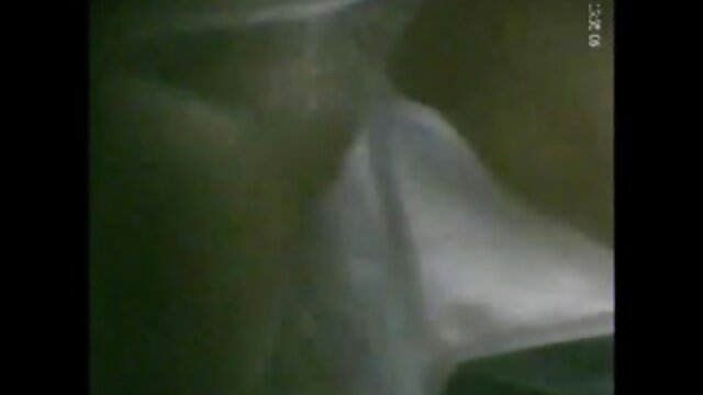 Najljubši :  Rjavolaska amaterska piščanka ugaja svojemu moškemu pred kamero Video posnetki 