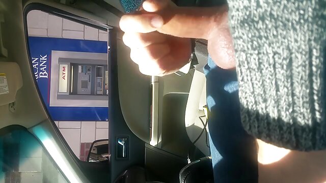 Najljubši :  Brutalni hišnik z mogočnim penisom napolni muco prijetne študentke Video posnetki 