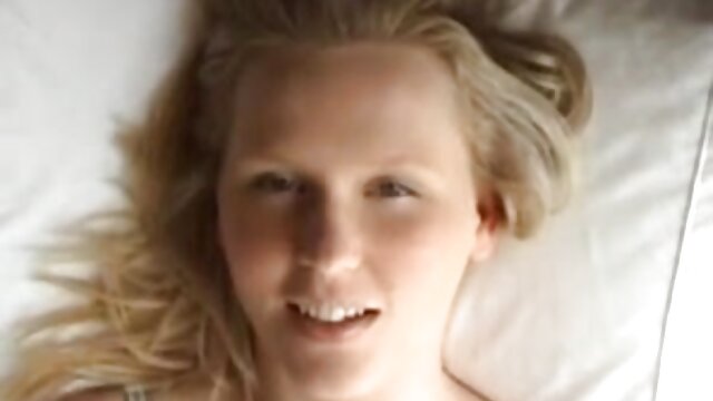 Najljubši :  Petite Mary Dee obožuje kurac svojega moškega in se pravilno zajebe Video posnetki 