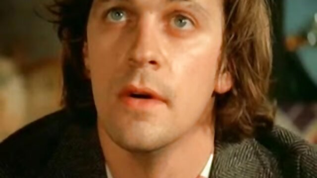 Najljubši :  Ebenovina ljubezen v modrem bikiniju vzame tiča v usta in zanič Video posnetki 