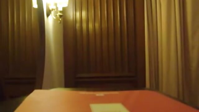 Najljubši :  Čokasti tip nabode nedolžno brazilko z živahnimi joški Video posnetki 