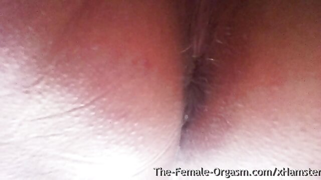 Najljubši :  Zagorela rjavolaska in fant imata nežen seks na modri odeji Video posnetki 