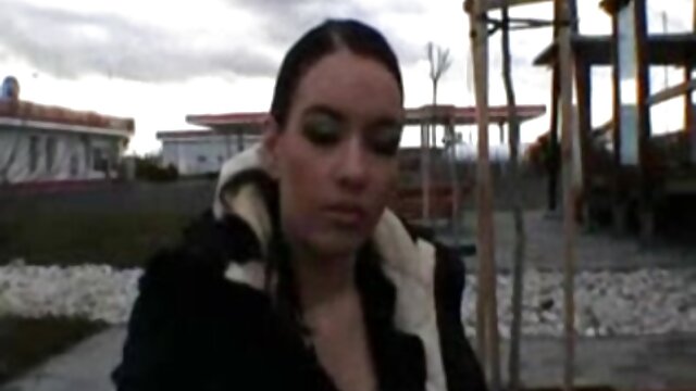 Najljubši :  Spogledljiva Akiko Kurokawa je prstala v zimskem parku Video posnetki 