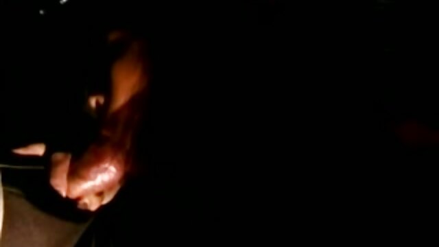 Najljubši :  Footsie blondie Rossella Visconti zapelje čudovitega mladeniča Video posnetki 