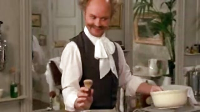 Najljubši :  Ko strast prevzame punčke, gredo v troje z BBC Video posnetki 