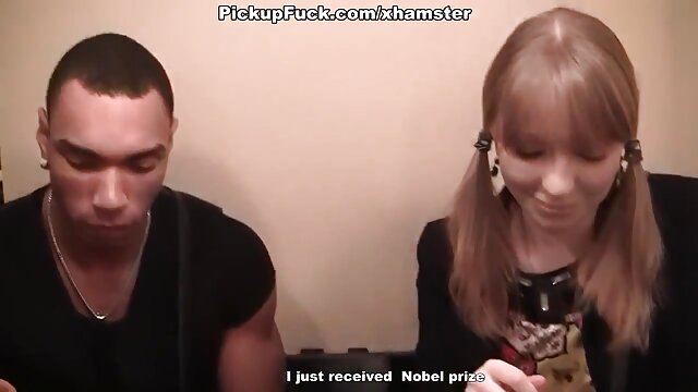 Najljubši :  Lezzy v nogavicah in punca vadita seks na mizi za biljard Video posnetki 