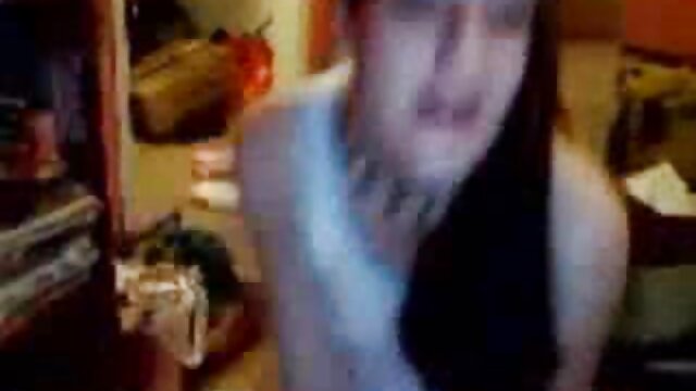 Najljubši :  Dve lezbijki grizeta preprogo tako močno, da so vlakna za muco v ognju Video posnetki 