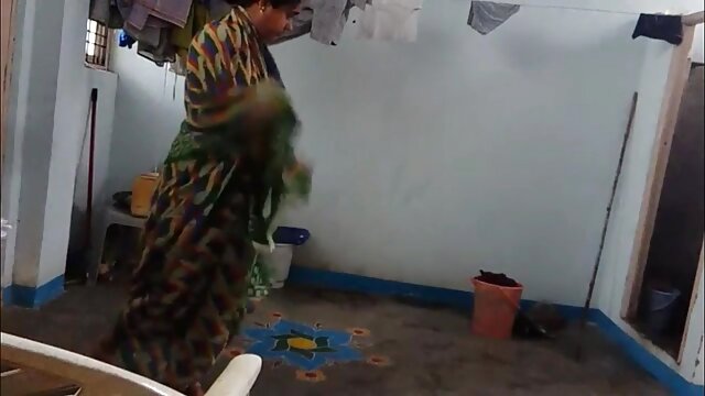 Najljubši :  Za denar se mlada blondinka pari z neznancem na dvorišču Video posnetki 