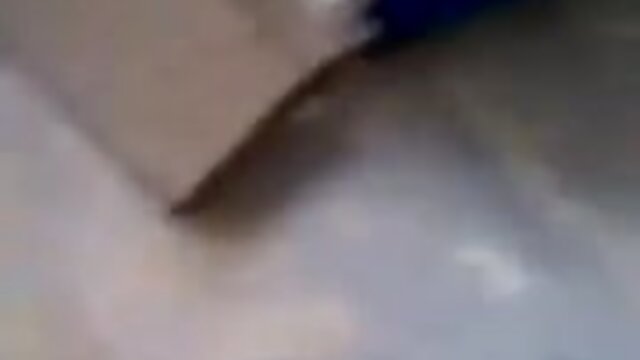 Najljubši :  Vitka rjavolaska se pari z obešenim fantom v hotelski sobi Video posnetki 