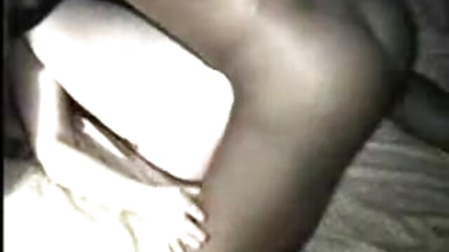 Najljubši :  Najstnica je voznika prepričala, naj ustavi avto in igra mesene igre Video posnetki 