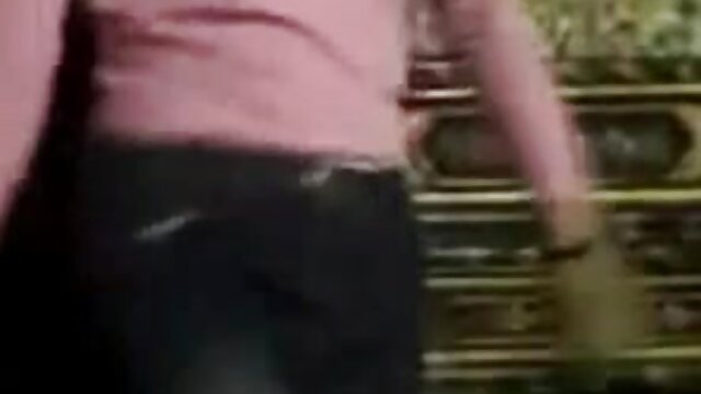 Najljubši :  Asian babe vzame dva kurca v skladišču Video posnetki 