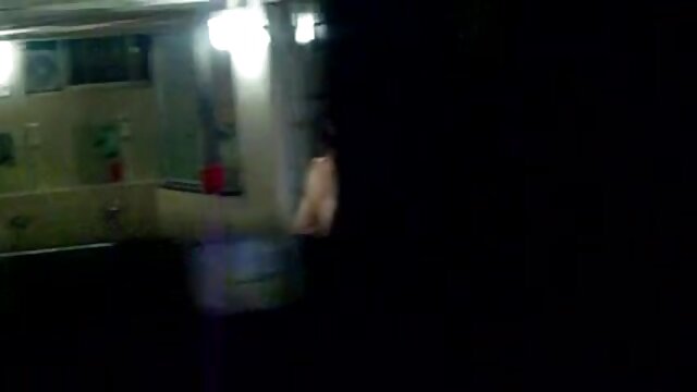 Najljubši :  Tetovirano rjavolasko z velikimi joškami udarijo v kopalnici Video posnetki 