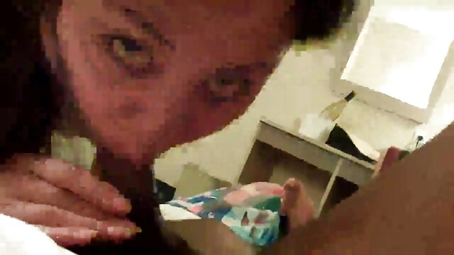 Najljubši :  Tip posname golo kubansko služkinjo z impresivno hišo za čiščenje zadnjice Video posnetki 