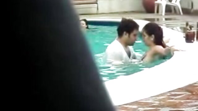 Najljubši :  Piščanec poboža petelina z usti in ima takrat vaginalni seks Video posnetki 