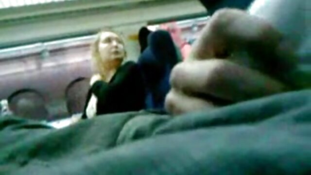 Najljubši :  Ljubiteljski par se prvič seksa pred kamero Video posnetki 