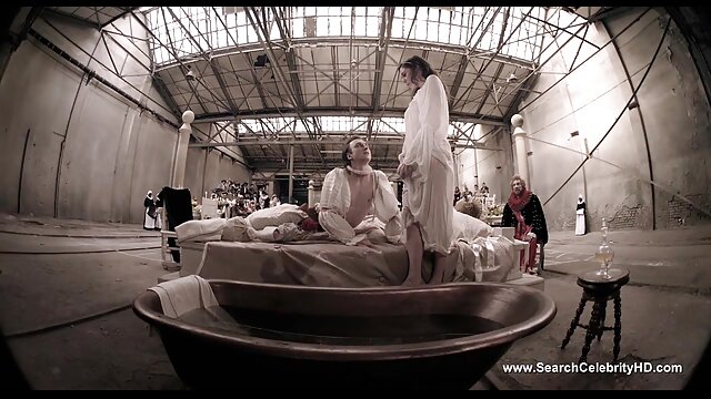 Najljubši :  Fotograf raztegne rjavolasko z velikimi zadnjicami v svojem studiu Video posnetki 