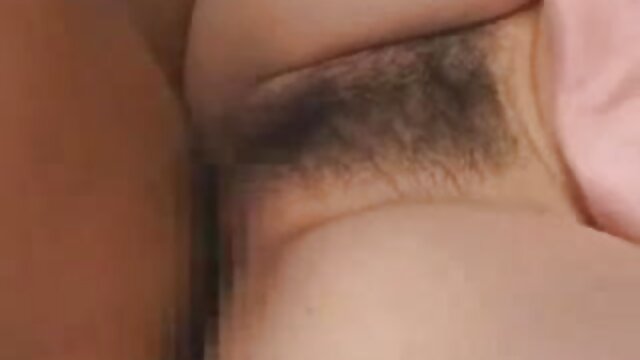 Najljubši :  Privlačna Ebony girl razvaja belega tiča z usti pred seksom Video posnetki 