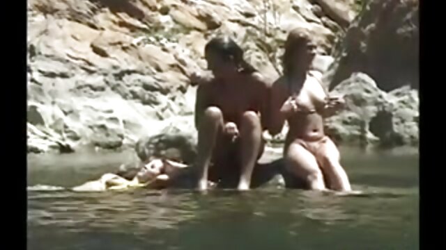 Najljubši :  Prsata naravna Latina sesa velik tič mladega najstnika Video posnetki 