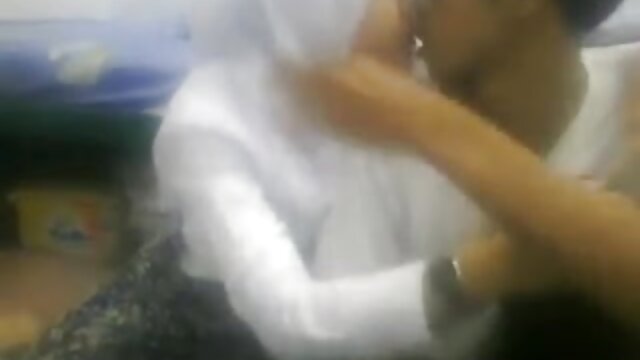 Najljubši :  Latino milf s popolnimi joški in rit gets udaril Video posnetki 