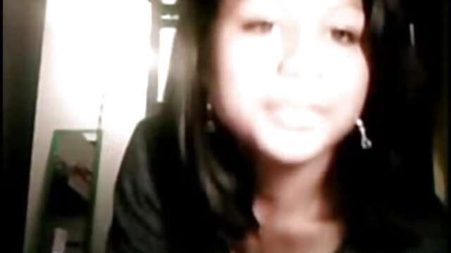 Najljubši :  Mlada španska gospodinja prodajalca vplete v seks na kavču Video posnetki 