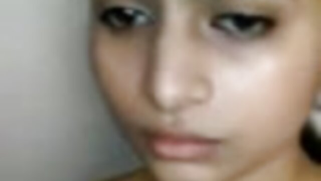 Najljubši :  Monique Alexander pokliče Johnnyja Sinsa, da ji lahko cumi v usta. Video posnetki 