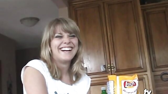 Najljubši :  Dekle obišče bradatega fanta zaradi nepozabnega seksa v pisarni Video posnetki 