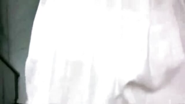 Najljubši :  Rjavolaska azijska babe sesa palico za meso v POV Video posnetki 