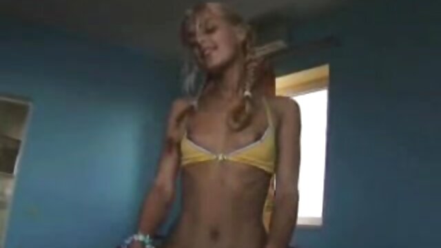 Najljubši :  Pale babe preizkuša svoj debel kos tiča v veliko različnih položajih Video posnetki 